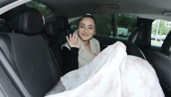 TAMARU IZVEO 15 GODINA STARIJI SUPRUG IZ PORODILIŠTA Pevačica blista bez trunke šminke