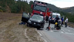 TEŽAK UDES NA PUTU KOD ZLATIBORA Jedna osoba leži pored automobila, drugu izvukli vatrogasci (FOTO)