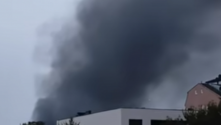 DIM KULJA IZ STANA Mučni prizori nakon požara u Novom Sadu (FOTO/VIDEO)