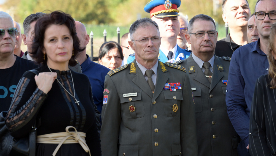 ODRŽAN POMEN STRADALIMA NA KiM General Mojsilović položio venac u porti Hrama Svetog Atanasija Velikog