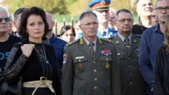 ODRŽAN POMEN STRADALIMA NA KiM General Mojsilović položio venac u porti Hrama Svetog Atanasija Velikog