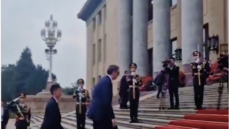 URADILI SMO ISTORIJSKE STVARI - ZAHVALJUJUĆI SLOZI NAŠEG NAROD!  Evo kako je izgledala radna nedelja predsednika Vučića (VIDEO)