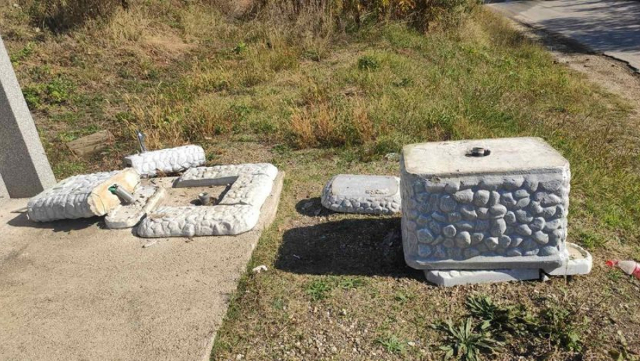 PONIZILI SU NAS KAO DA SMO NIKO I NIŠTA Marijin otac jednom rukom kopao kanal jer drugu nije imao kako bi sagradio česmu, a sada su je vandali  srušili(FOTO)