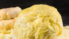 SAVET ISKUSNIH DOMAĆICA Ukiselite kupus po ovim pravilima i biće najlepši u komšiluku – kada se to radi, koliko treba soli, koliko puta se pretače i kako da rasol ostane bistar