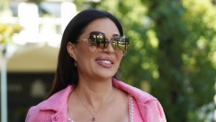 OVA POZNATA GLUMICA JE KUMA CECE RAŽNATOVIĆ Potpuno su suprotne, njih dve bi malo ko povezao, a svi je znate iz ove serije!