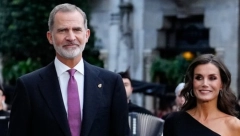 ELEGANTNA PORODICA Kraljica Leticija i njene ćerke zablistale u svečanim haljinama, ne možemo da odlučimo čija je lepša!