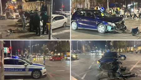 PRVI SNIMCI SA LICA MESTA Tri vozila se slupala u centru Beograda, delovi automobila i stakla svuda po putu: Ima povređenih!