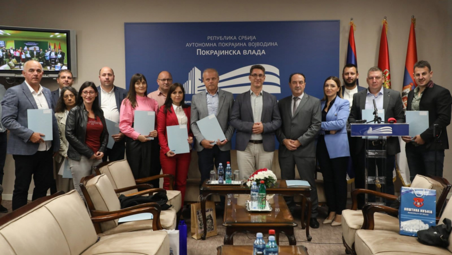 Lokalnim samoupravama u Vojvodini dodeljeno 320 miliona dinara za uklanjanje divljih deponija s poljoprivrednog zemljišta (FOTO)