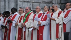 SVEŠTENICI ORGANIZOVALI ORGIJE, UHVAĆENI NAKON ŠTO JE ŽIGOLU POZLILO! Skandal koji drma Vatikan