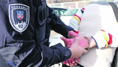 UHAPŠENI KUKAO DA NIJE HTEO DA BEŽI Policija odvela mladića u stanicu policije (VIDEO)