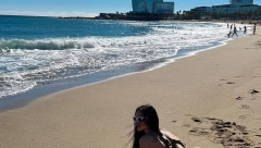 "IZGLEDAŠ PREJEFTINO, OVO JE SRAMOTA": Maja Marinković na stubu srama zbog skandaloznih fotografija sa plaže
