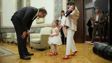 PORODICA TRAŽILA DA VUČIĆ BUDE KUM "Hvala vam što ste nam ukazali čast, imate pozdrave svih dole sa KiM"