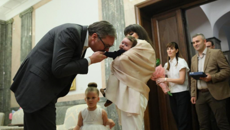 "OVO JE MOJE KUMČE LAZAR" Vučić: Danas sam ga prvi put video i presrećan sam zbog toga