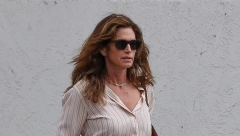 NAJLEPŠA ŽENA KOJA JE IKADA HODALA ZEMLJOM  Mokra i u bikiniju zavrtela pamet muškom rodu