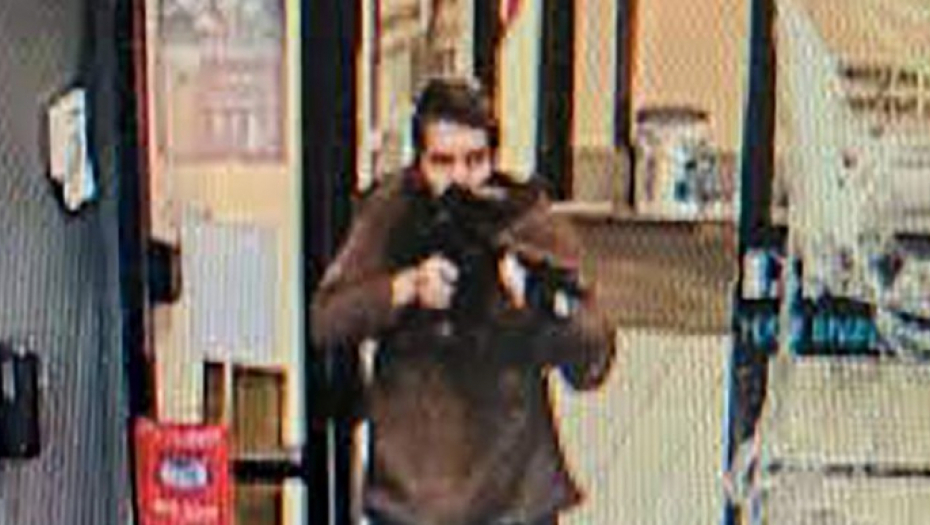 MASAKR U AMERICI, NAPADAČ POBIO VIŠE OD 22 OSOBE Za njim traga 100 policajaca, ceo grad u LOKDAUNU