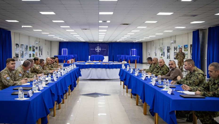 KOMANDANTI VOJSKE SRBIJE I KFOR SE SASTALI U ITALIJI Glavna tema patrole duž administrativne linije