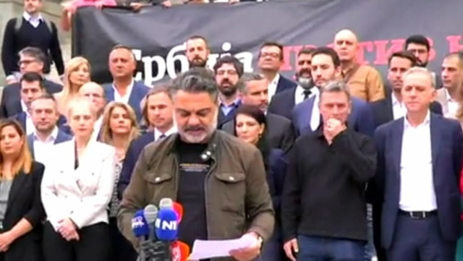TAJKUNSKI "PROTEST" DOŽIVEO VRHUNAC Lideri se okupili, a nigde ni žive duše!