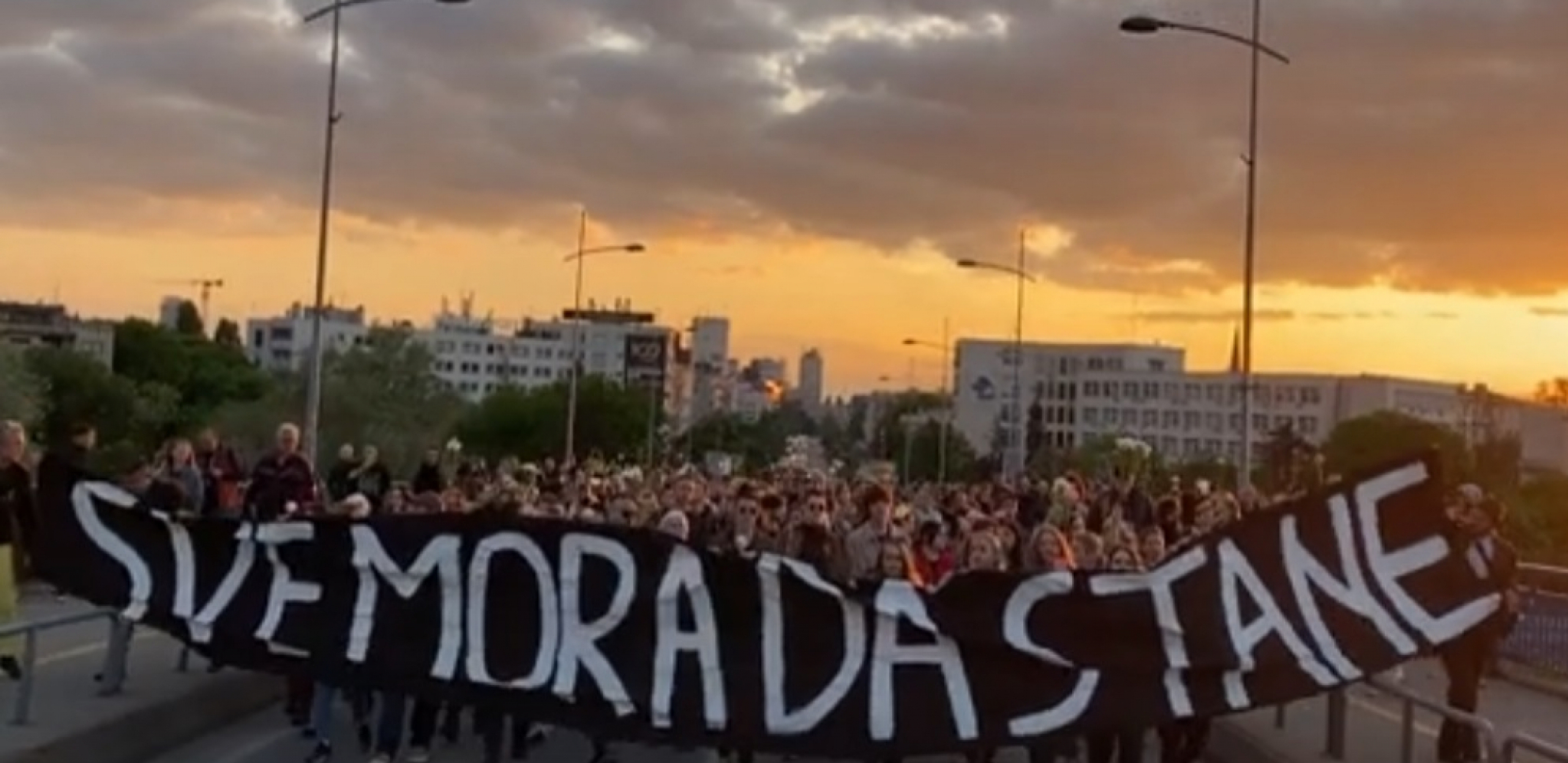 CELA DRŽAVA VIDI LICEMERJE OPOZICIJE Hteli bi da nas vrate u devedesete, ali Srbija ne sme da stane