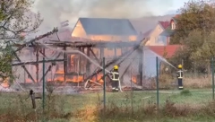 VELIKI POŽAR U NOVOM PAZARU Kuća izgorela do temelja (VIDEO)
