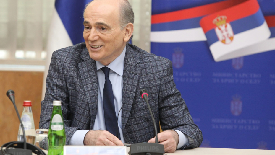 Ministar Krkobabić potpisuje  ugovore za još 120 kuća na selu