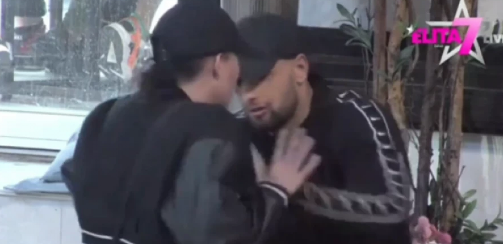 SRAMNI POTEZ UČESNIKA ELITE! Bacio krst u WC šolju i nasrnuo na cimerku