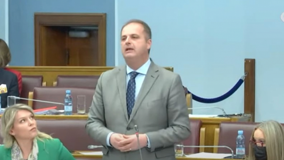 Nimanbegu podneo neopozivu ostavku