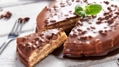 TORTA KOJA SE NE PEČE Ledena poslastica od čokolade i lešnika koja se brzo i lako pravi