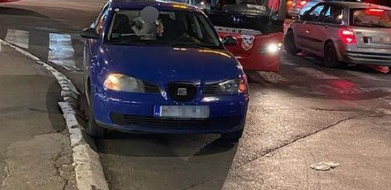 MAJKA OSTAVILA DETE SAMO U KOLIMA! Drama u Beorgadu, devojčica se uplašila od zvuka sirena (FOTO)