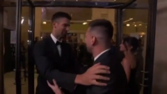 PREVELIKA KONCENTRACIJA LEGENDI NA JEDNOM MESTU Pogledajte susret Đokovića i Mesija, Novak se odmah okrenuo ka Leovoj supruzi i uradio ovo (VIDEO)
