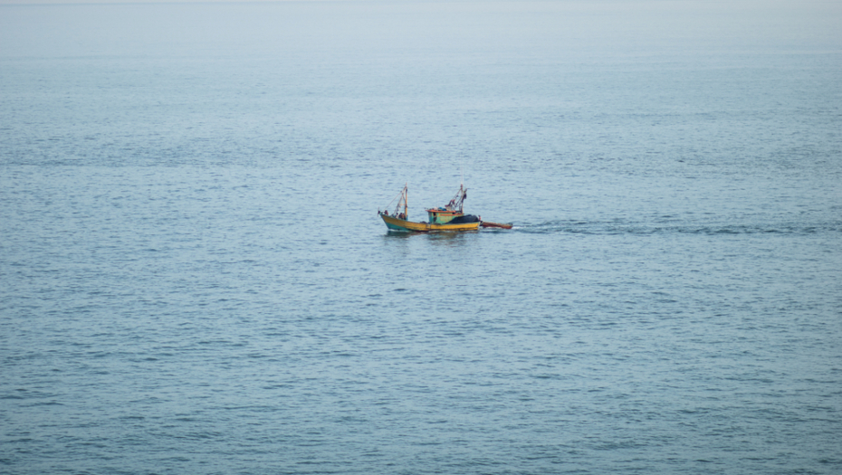 JEZIVA TRAGEDIJA! Potonuo čamac u reci, poginulo petoro ljudi: Još se traga za njih 15!