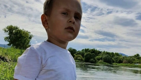 PORODICA TRAGIČNO NASTRADALOG DEČAKA OBNOVILA BIBLIOTEKU U NJEGOVO IME "Ovo mu je bilo jedno od omiljenih mesta"
