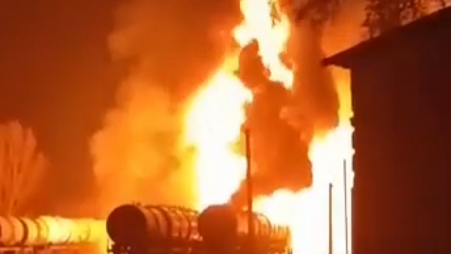 VATRA BUKNULA I PROŠIRILA SE NA KROV ZGRADE Goreo stan u boru, plamen krenuo iz kuhinje