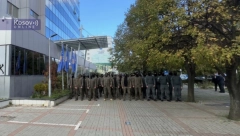 ALBANSKI SPECIJALCI USTALI PROTIV KURTIJA Protest u Prištini, opkolili zgradu vlade (FOTO)