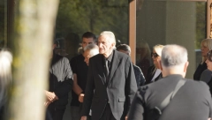 MIRKO KODIĆ I NJEGOVA BIVŠA GRLE KOVČEG SINA Krenula tužna povorka, jecaji odzvanjaju grobljem