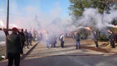 PRIJATELJI SA TRIBINE ISPRATILI ALEKSANDRA UZ BAKLJADU! Majka jecala na sav glas, pa izgovorila ove reči!