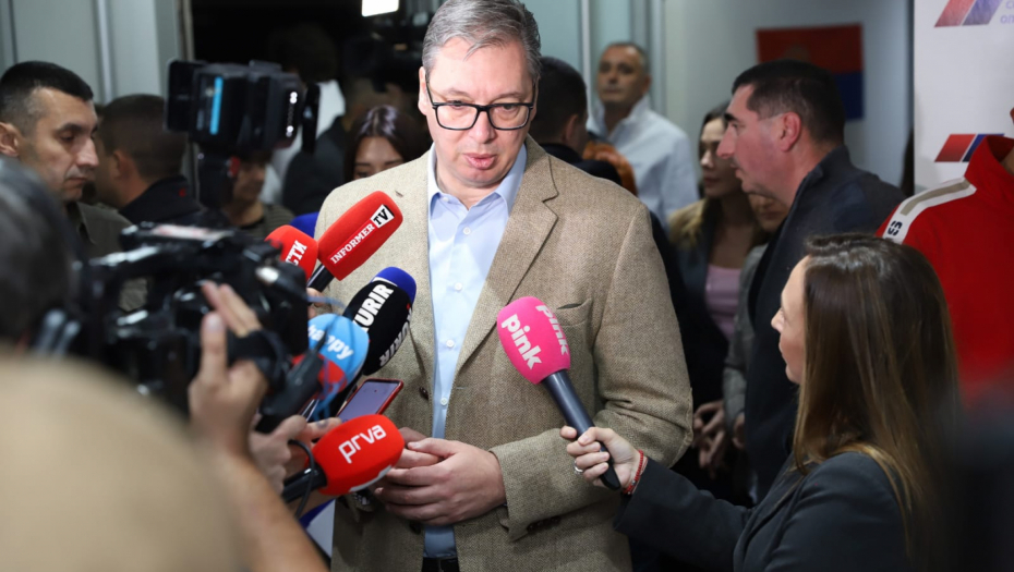 VUČIĆ PODRŽAO SNS "Nikada ništa nisam ukrao, ja nemam 619 miliona evra, to su ogromne razlike" (FOTO/VIDEO)