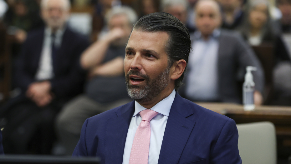"TREBALO JE DA SE NAŠMINKAM" Sin Donalda Trampa svedočio u Njujorku u procesu protiv svog oca