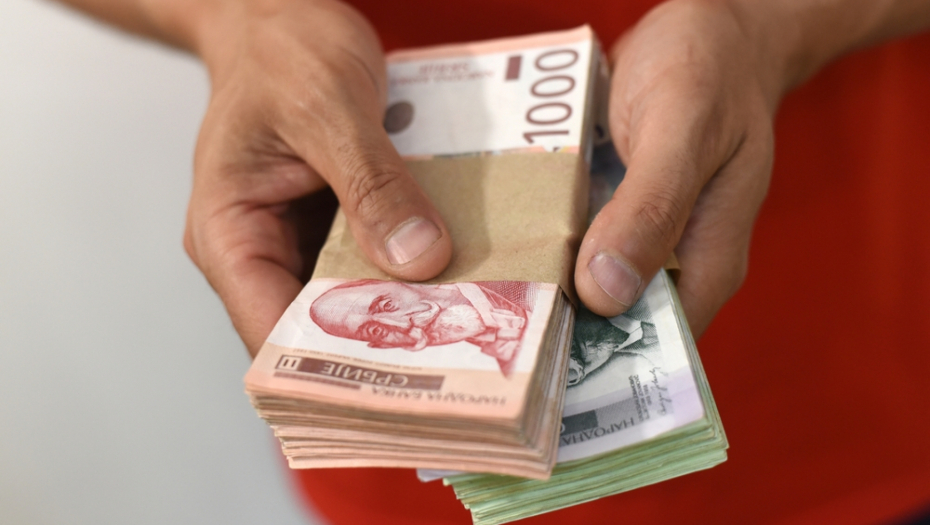 EVO GDE RADI NAJPLAĆENIJI SRBIN: Objavljena najveća plata u našoj zemlji