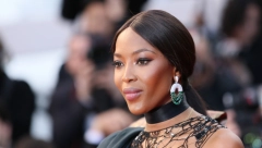 "ONA PREDSTAVLJA MOĆNU, ALFA ŽENKU" Naomi Kembel pozirala prekrivena bodljama i usijala Instagram