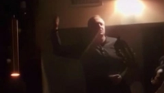 SAMO NOVAC VOLI Isplivao snimak iz kafane, Đilas na sav glas peva o parama (VIDEO)