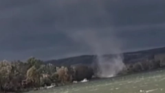 SNIMLJEN TORNADO U FUTOGU Retka vremenska nepogoda šokirala građane (VIDEO)