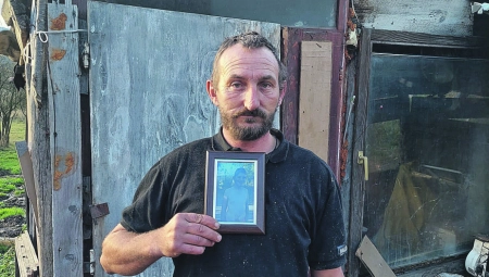 DEČAK (12) IZ SJENICE SE OBESIO, A NJEGOVA PORODICA ŽIVELA U NEHUMANIM USLOVIMA Posle tri godine čekanja dobili vodu i struju