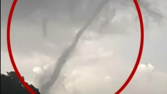 PRIZOR KAO PRED SUDNJI DAN Ogromna pijavica na nebu u Hrvatskoj, narod u panici (VIDEO)