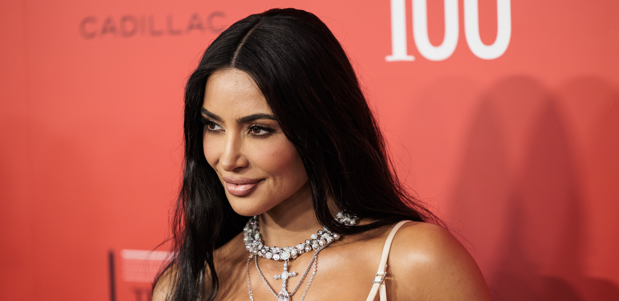 KIM KARDAŠIJAN ZGROZILA SVET! Starleta prodaje prljavu torbu po paprenoj ceni, nastao haos na mrežama!