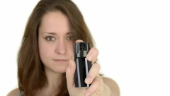 PRIŠLA DEČACIMA I POPRSKALA IH BIBER SPREJOM Pre napada žena im postavila samo jedno pitanje