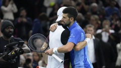NOVAK ZAPEVAO ČUVENI HIT Đoković pao u trans, a pesmu je posvetio velikom rivalu (VIDEO)