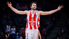 DOBRO POZNATA LICA U PIREJU Pogledajte ko je došao da bodri Crvenu zvezdu (FOTO)