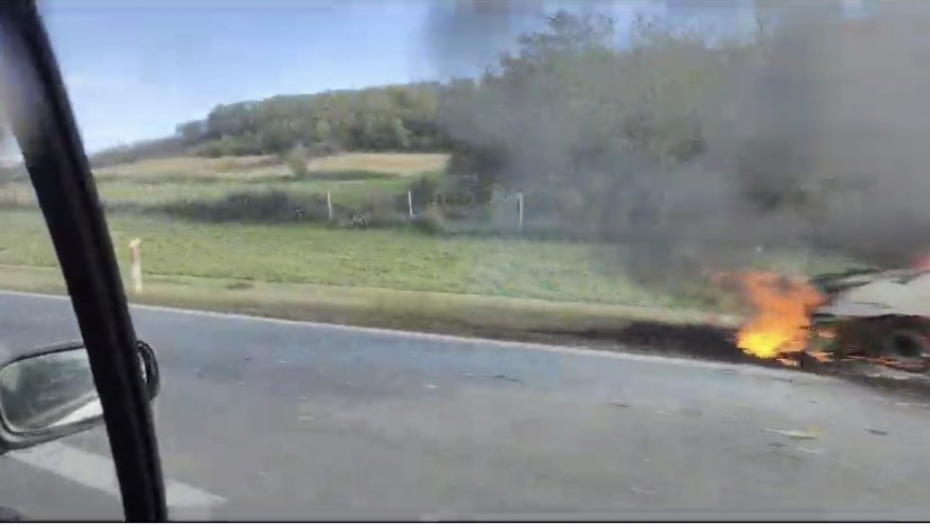 BUKTINJA NA PUTU Automobil izgore kod Vrčina, stigla Hitna pomoć (VIDEO)