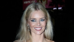 JU, ŠTA TO IMA NA NOGAMA? Pojavila se u bombastičnom izdanju, svi gledali u nju, ali jedva da su primetili ovaj detalj!