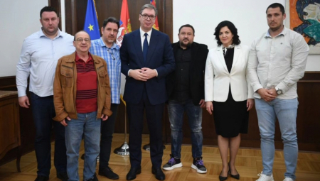 VUČIĆ SA PREDSTAVNICIMA GRAĐANA BRZOG BRODA "Učinićemo sve da rešimo veliki problem napajanja električnom energijom"